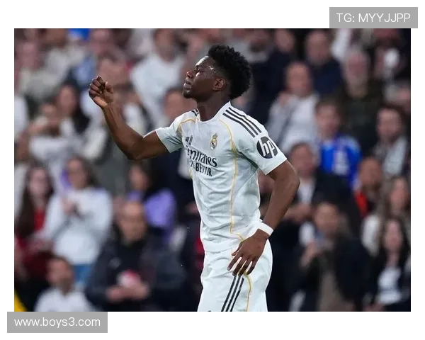 楚阿梅尼:技术全面性的中场新星在现代足球战术中展现出持续提升的竞争力 楚阿梅尼:技术全面性的中场新星在现代足球战术中展现出持续提升的竞争力