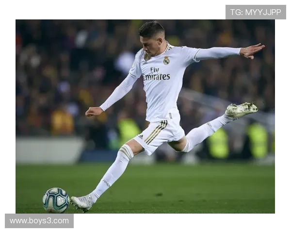 巴尔韦德:从中场到右路爆点的位置演变解析 巴尔韦德:从中场到右路爆点的位置演变解析