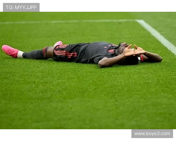 拜仁中场拦截失效,防线脱节问题已对防守稳定性造成影响 拜仁中场拦截失效,防线脱节问题已对防守稳定性造成影响