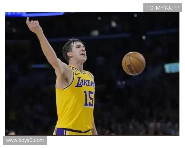 奥斯汀·里夫斯三分投射提升湖人攻势显著拉开防线