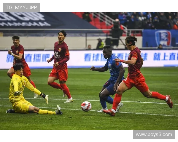 申花争冠前景遭质疑，豪购背后战术短板显现，球队管理问题逐步反映赛季走势