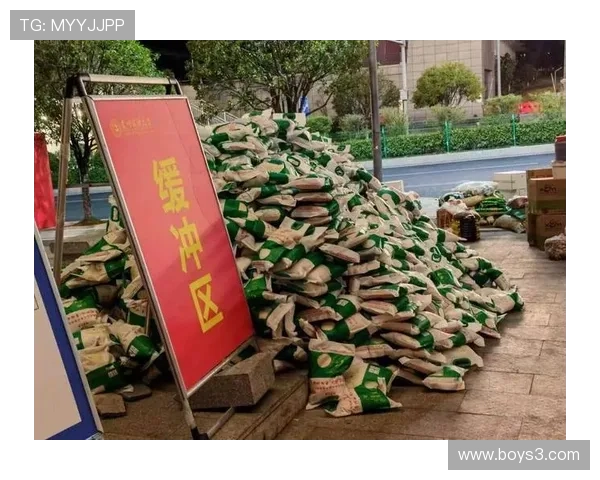 石智勇训练完顺手拎走两袋米，家里狗都比我会算卡路里